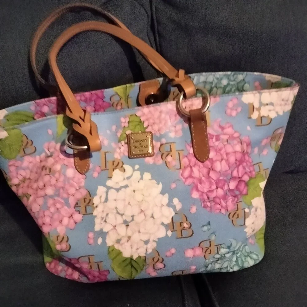 Hydrangea Monogram Nelly Tote Dooney&Bourke Handbag - Picture 1 of 9